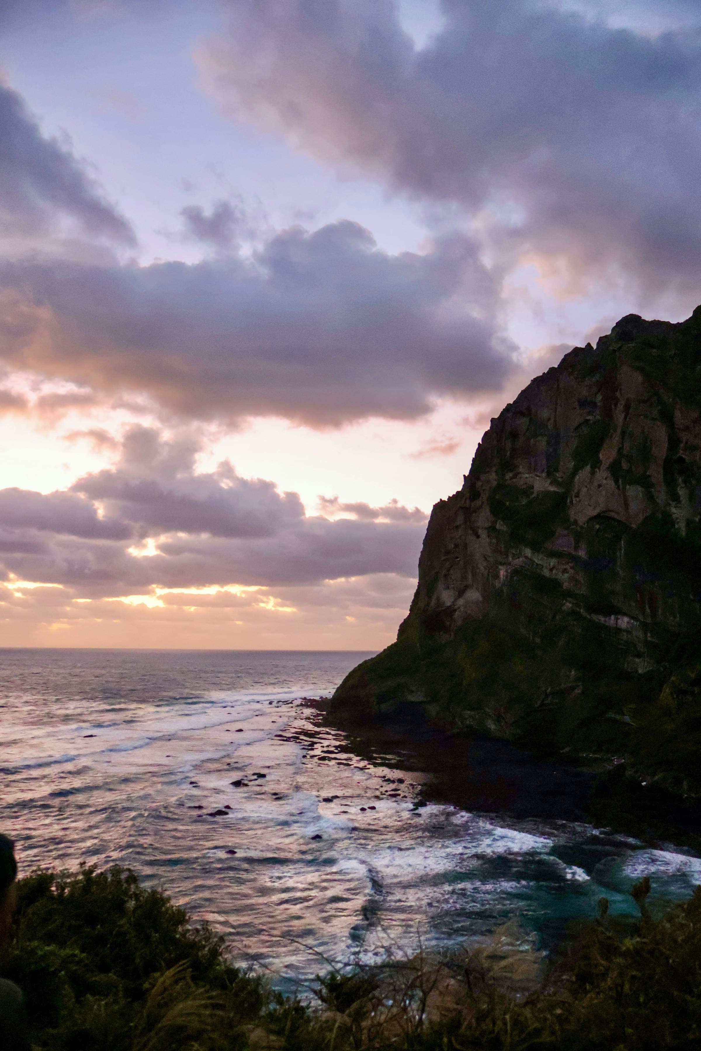 Les falaises au couchant, dernière lumière