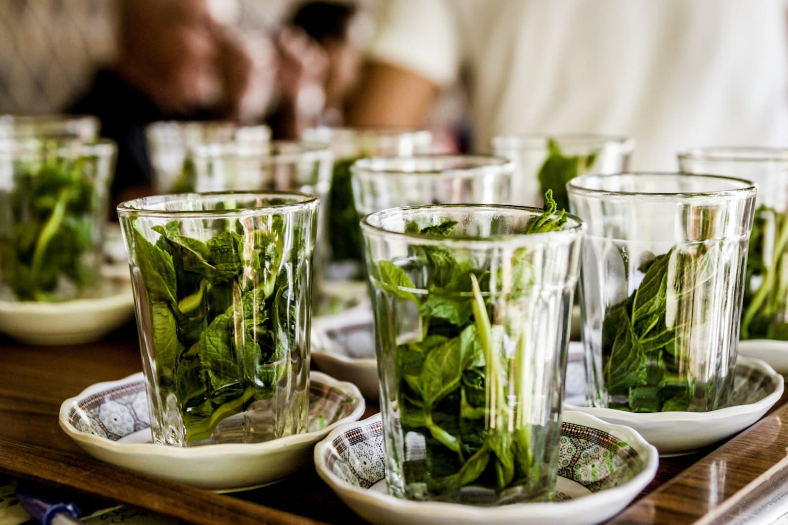 Le thé à la menthe, rituel de la maison